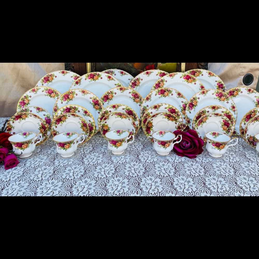 COPY - Royal Albert old country Roses 6 person set, 30 pc made in England.